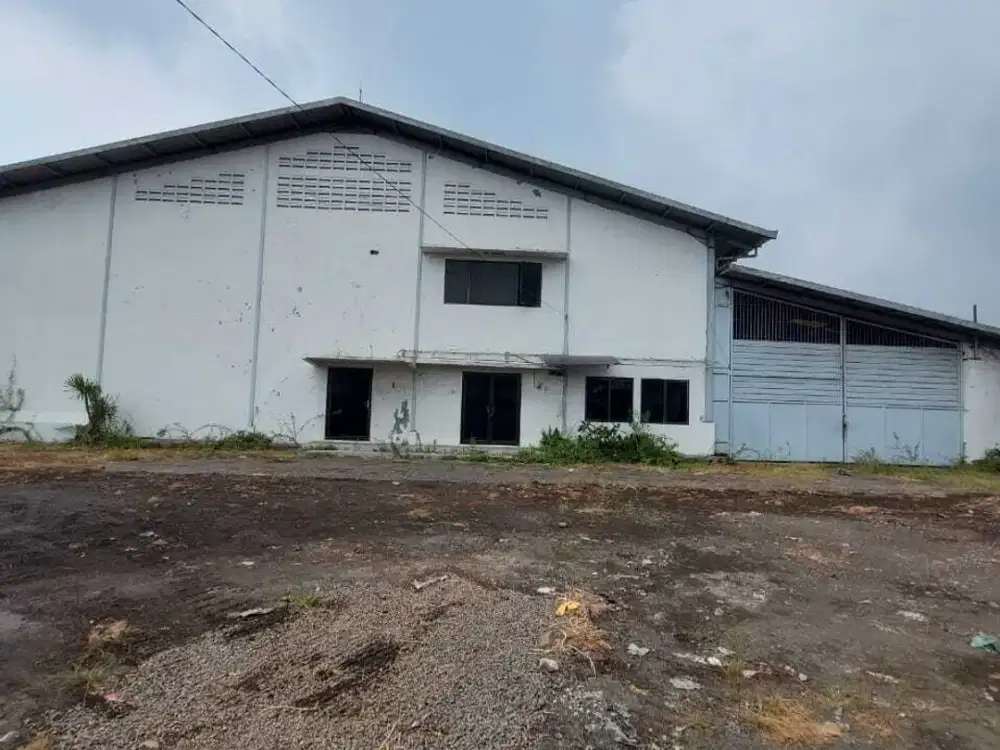 Gudang Luas Dekat Tol