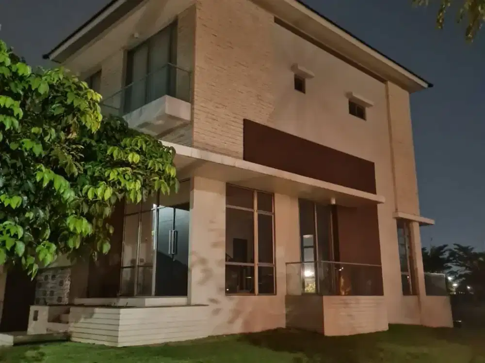 Sewa Rumah Megah di Cluster Riverside Boulevard PIK 2