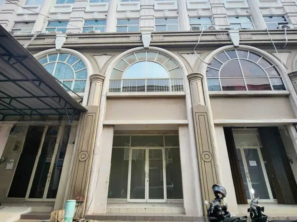 Ruko 4 Lantai Dalam Komplek Kawasan Bisnis di Green Lake City
