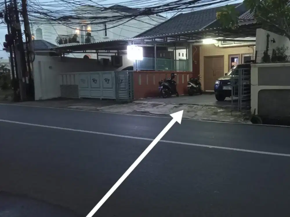 DIJUAL RUMAH PINGGIR JALAN HUNIAN DAN BISA BISNIS DI JAGAKARSA