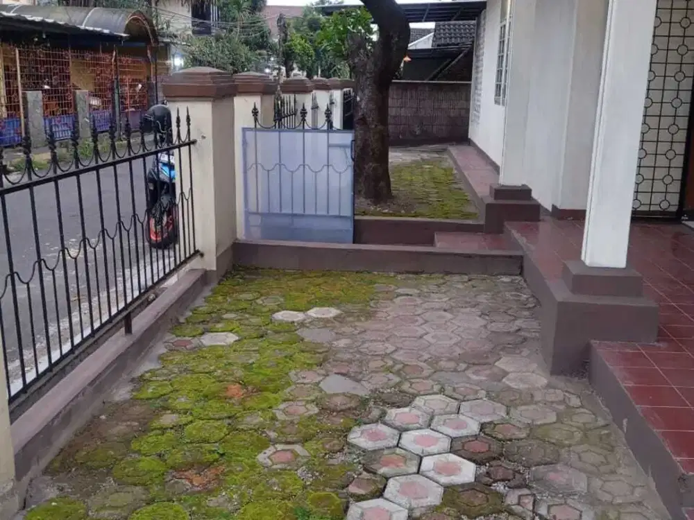 Rumah terawat bersih luas Ciwastra dekat BORma Bandung