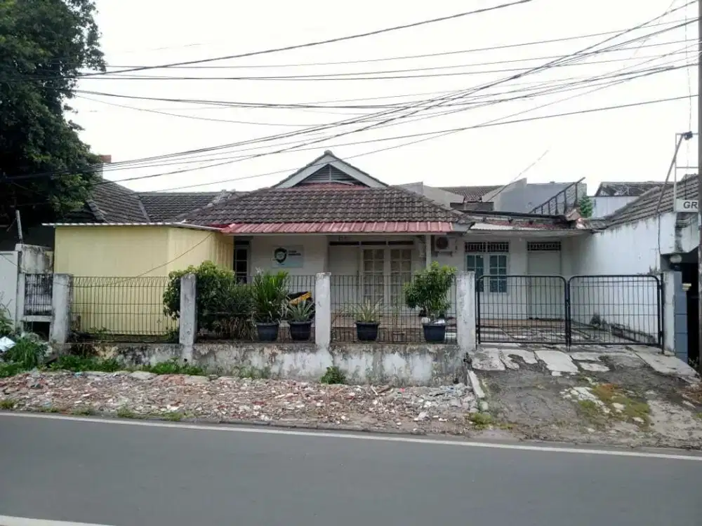 Disewakan rumah cocok untuk usah pinggir jalan raya griya loka bsd