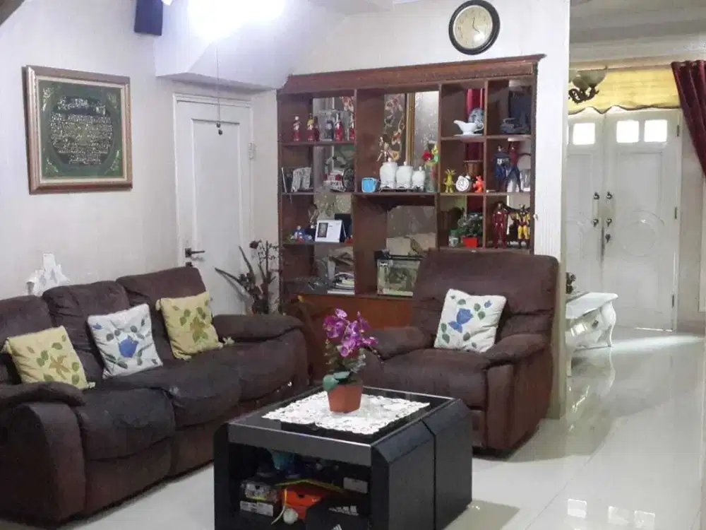 DIJUAL CEPAT BU Rumah 2 lantai di perumahan Metland Menteng, Jakarta T