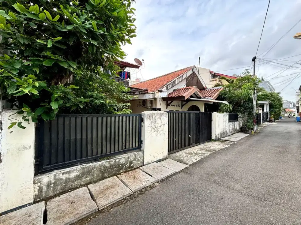 Dijual Rumah Lokasi Strategis di Daerah Tebet!