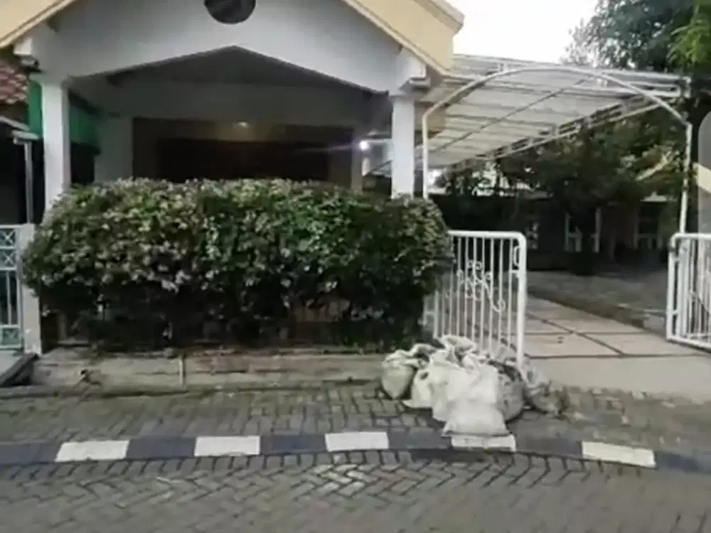 Dijual Murah Rumah Strategis Siap Huni Blok Depan Lokasi Perum Babatan Pratama Wiyung Surabaya