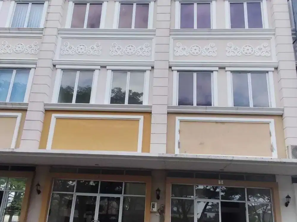 Dijual Ruko 3 Lantai Menarik dan Berlokasi Strategis di The Walk JGC