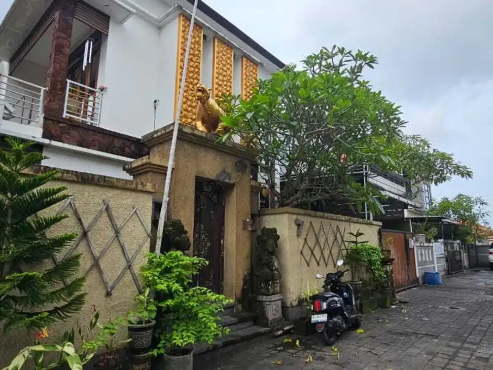 Semi villa house with outdoor swimming pool for sale in Gatsu Barat
