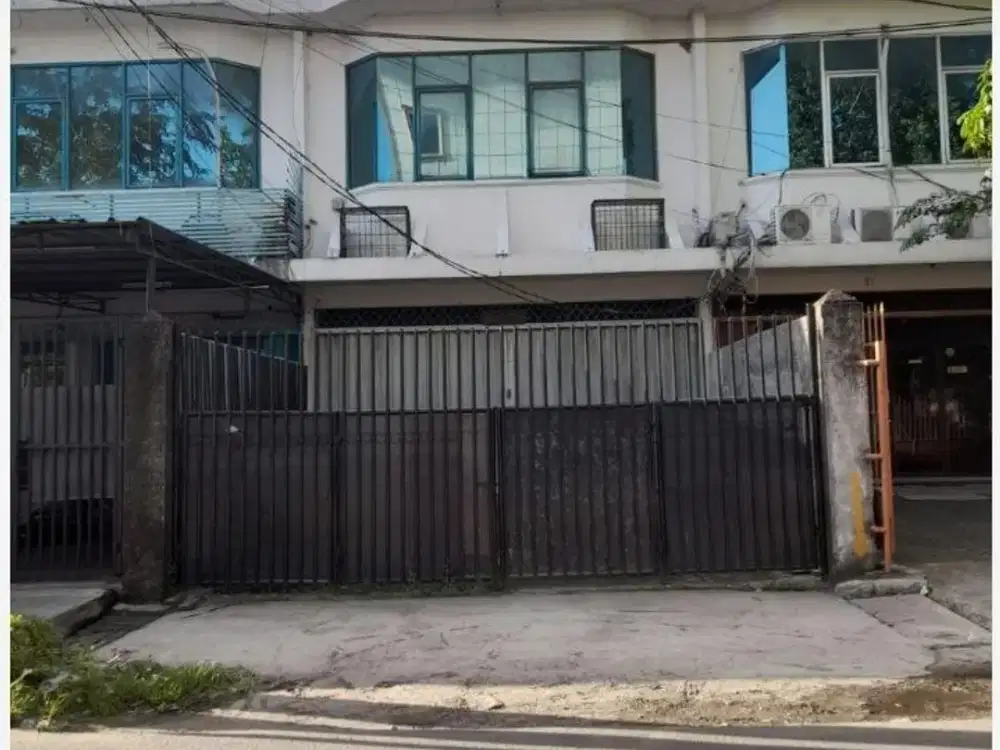 Disewakan cepat, ruko 2.5 lantai di cipinang