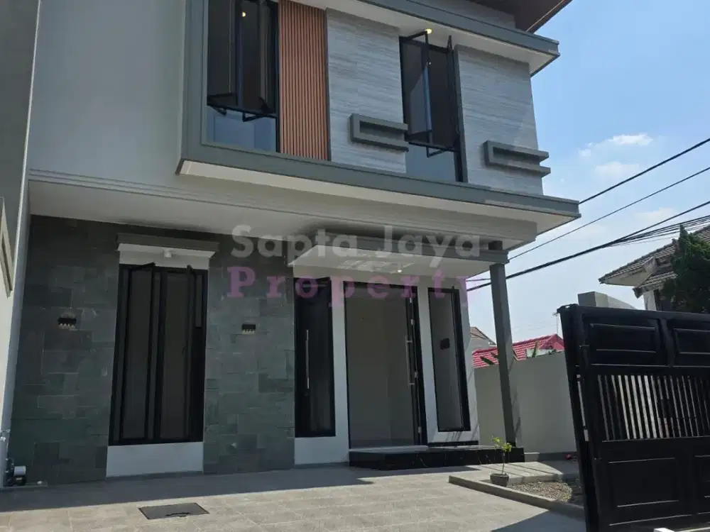 Rumah Baru Posisi Hook Dengan Jalan Lebar Di Nginden Intan Surabaya