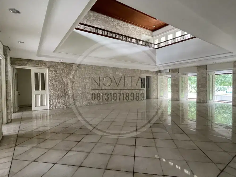Dijual Rumah di Pondok Indah - Semi Furnished, 2 Lantai, 7 BR + 1