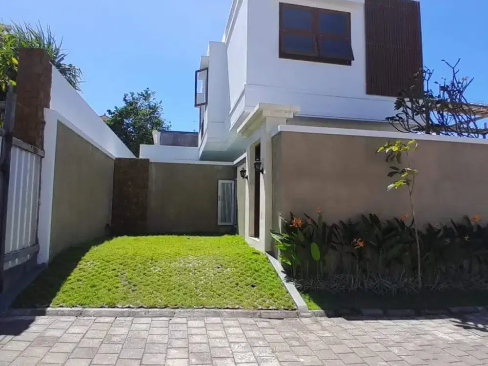 VILLA 3 BR FURNISHED KONDISI BARU LOKASI DEKAT PANTAI UNGASAN BALI
