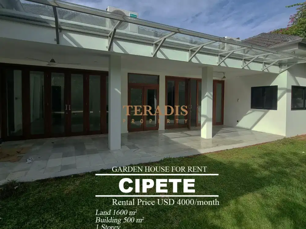 DISEWAKAN RUMAH TANAH LUAS ADA KOLAM RENANG DAERAH CIPETE