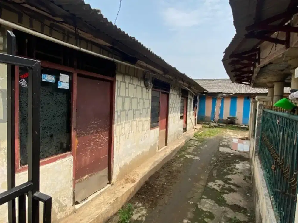 Dijual rumah induk + kontrakan 20 pintu di Pasar Kemis