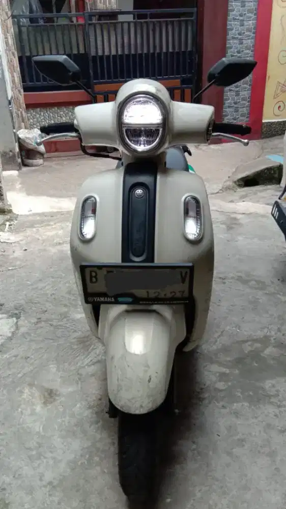 Yamaha fazzio tahun 2022 warna putih mutiara
