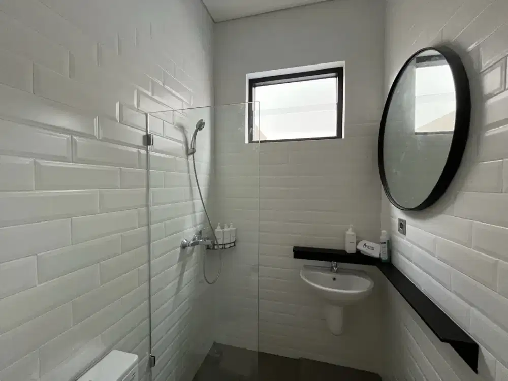 3BR, 2BA house (extended downstairs bedroom and upstairs bedroom & bathroom to m