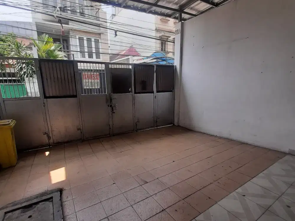 Ruko Tanah Abang Kondisi Tersewa 2 unit Ruko Gandeng pisah tembok