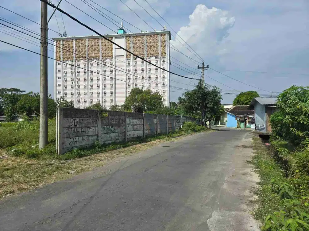 Tanah Istimewa Super Strategis dekat Jalan Adi Sucipto Colomadu Solo, cocok untuk Hotel atau Rumah Pribadi.