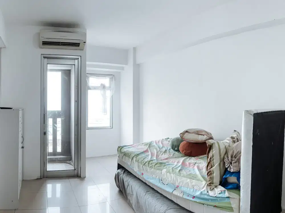 Termurah! Studio Greenbay Pluit Semi Furnish, ada AC & ranjang.