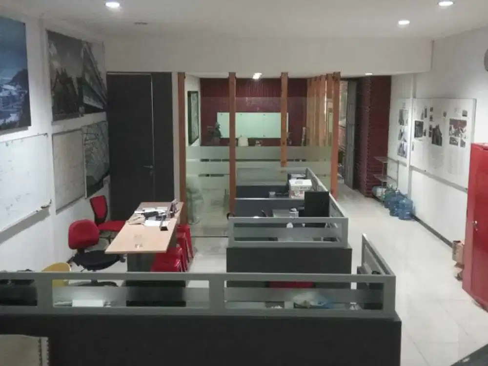 Di jual  Ruko Bagus dan terawat  Daerah Jl BKR , Bandung  Jalan utama