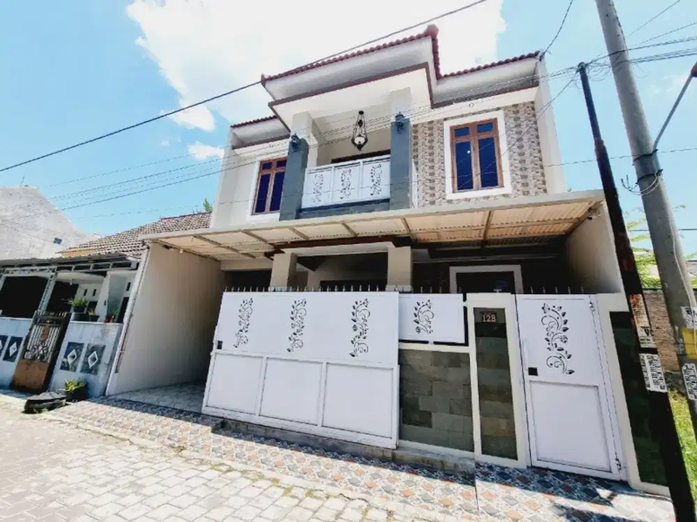 rumah mewah 2 lantai di perumahan gentan depan Al aqsha