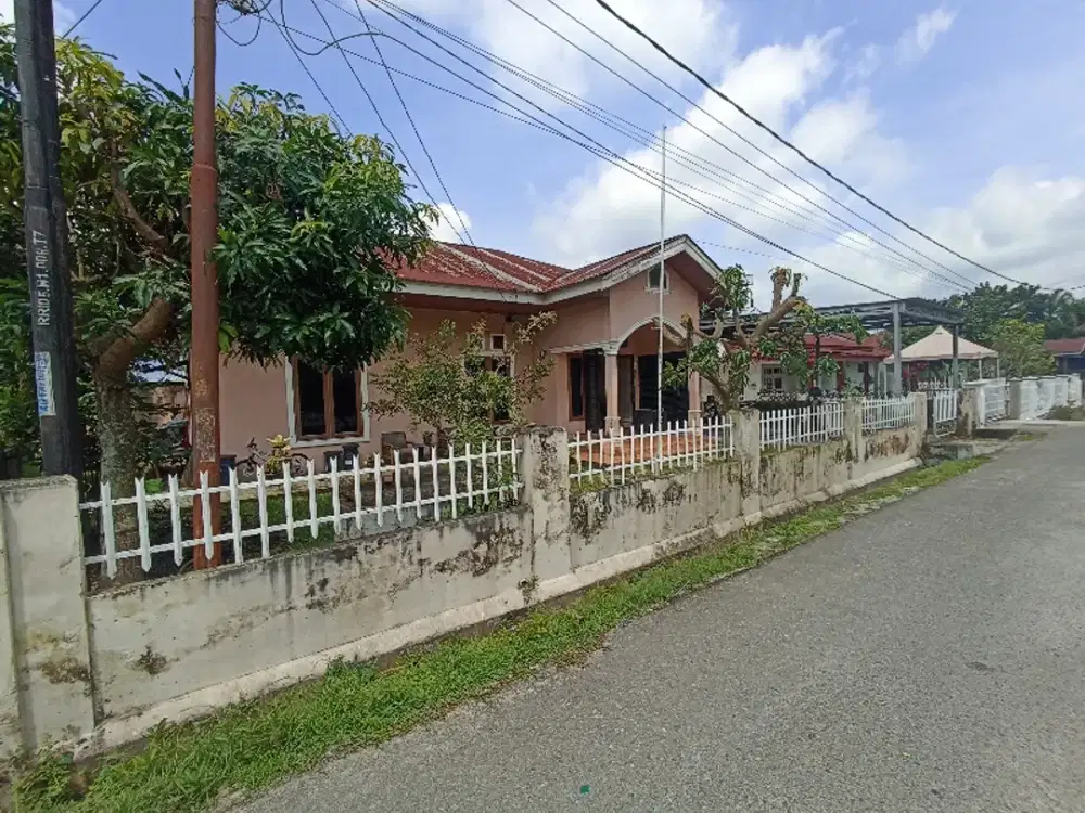 Dijual rumah di jl Utama/ Hangtuah Kel Rejosari P.baru