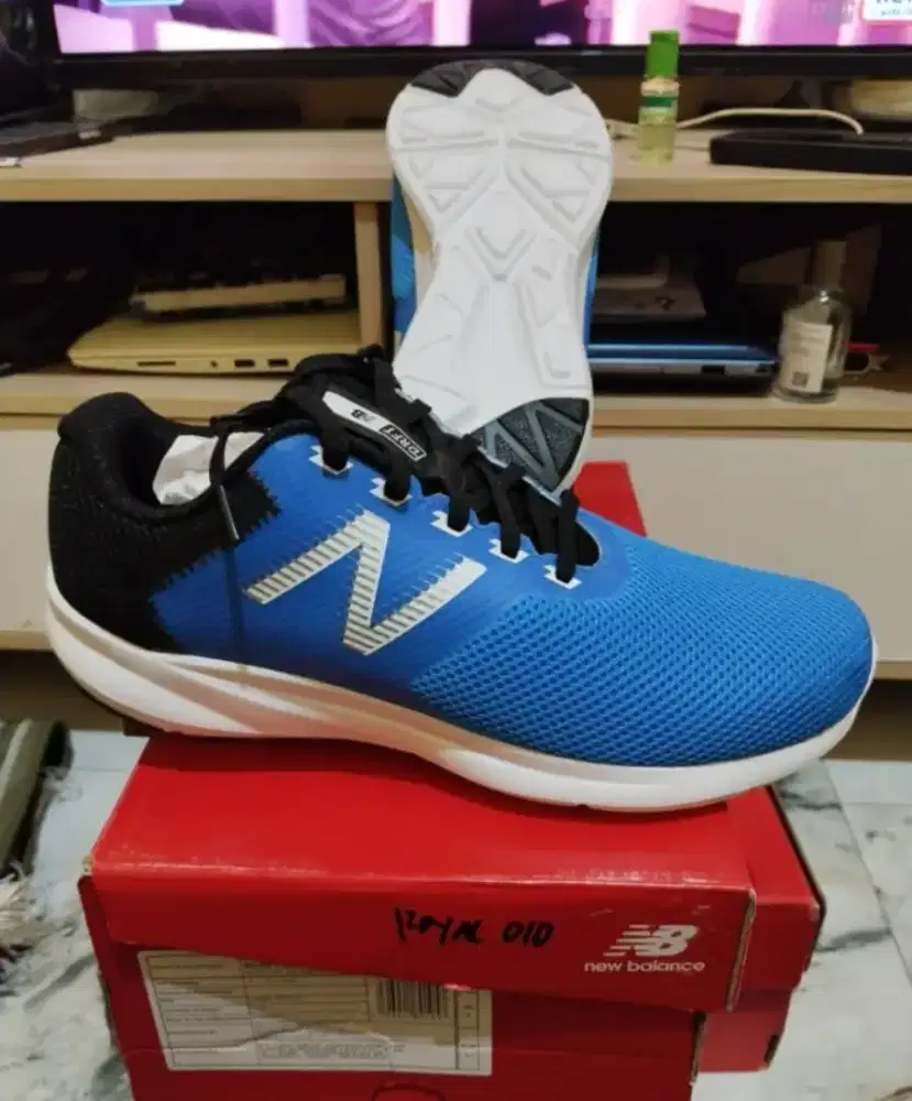 Sepatu running NB size 43 original