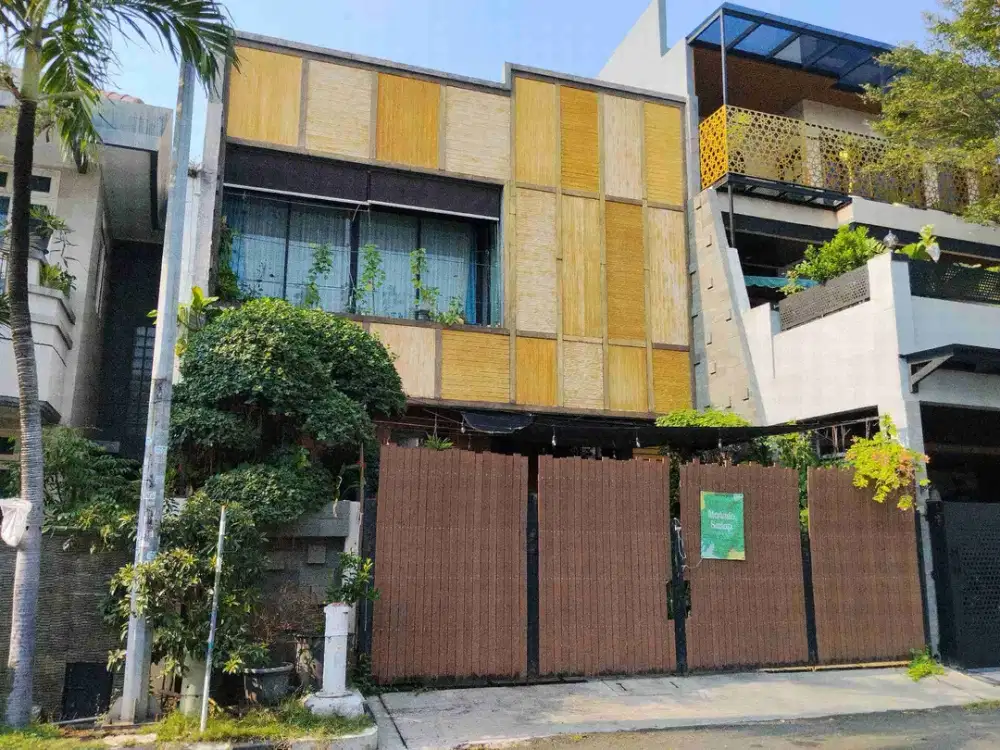 Rumah Asri di Jl Pulau Bira VI Permata Buana Jakarta Barat