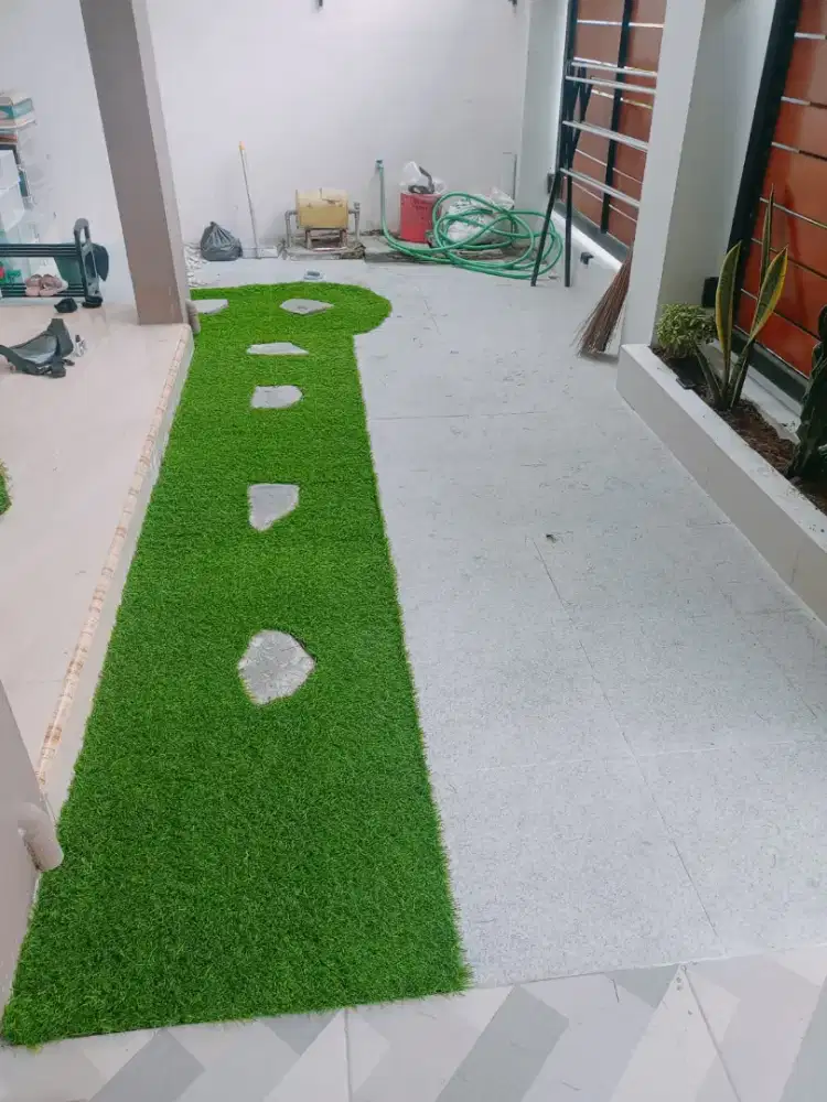 Rumput sintetis area taman dan halaman rumah