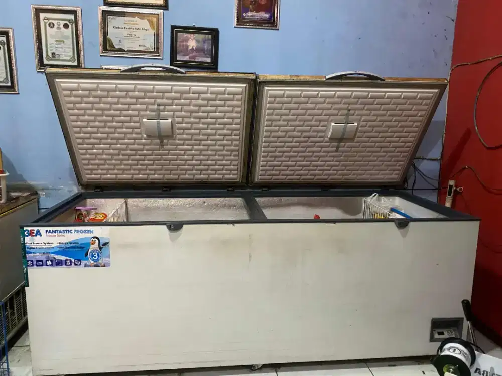 Frezer 1200 liter merek gea