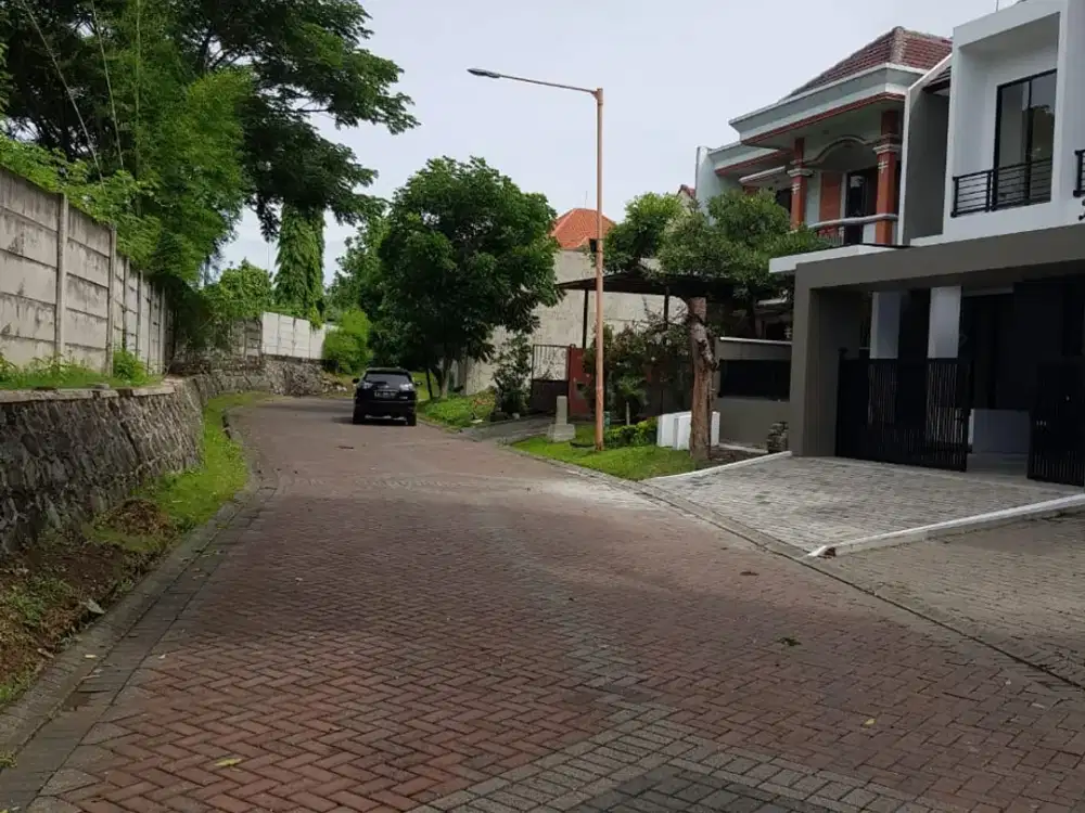 DIJUAL RUMAH TERAWAT GRAHA FAMILY BLOK R SURABAYA BARAT