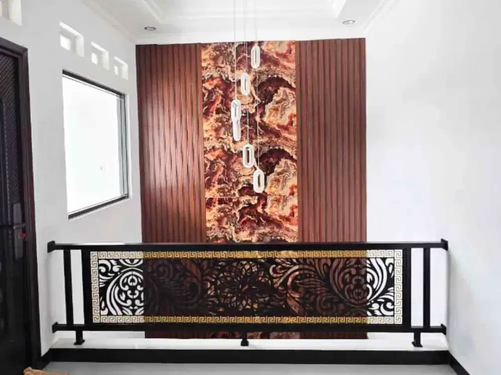 Di jual / sewa rumah baru sudah ada ac 4 dan 4 kamar tidur parkir 2 mobil akses jalan lebar bebas banjir di dalam cluster Jatinegara baru Jakarta Timur