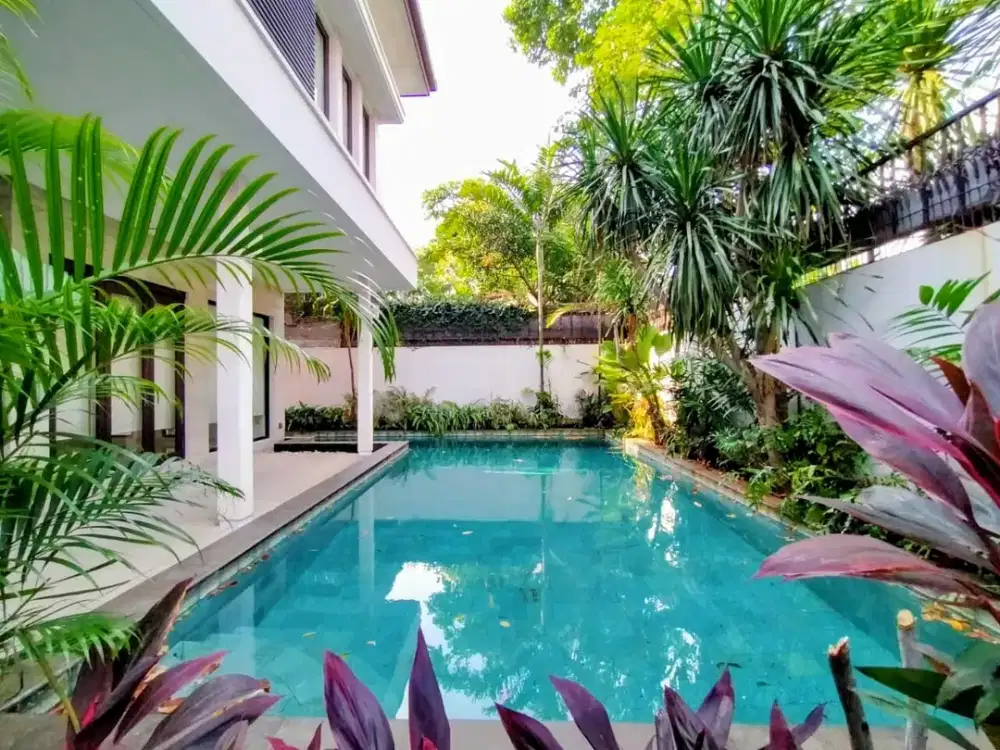 Sewa Rumah Modern 6 Kamar Tidur di Kemang Unfurnished
