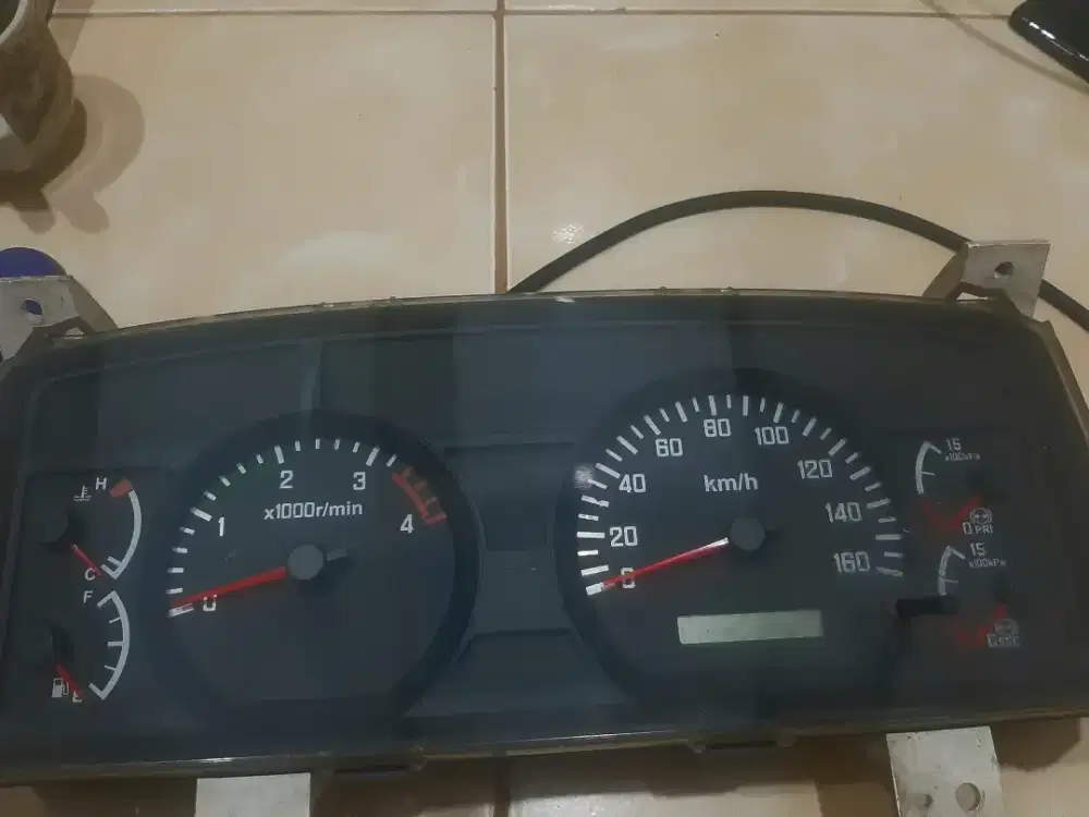 spedometer truk Isuzu Giga FRR PS190