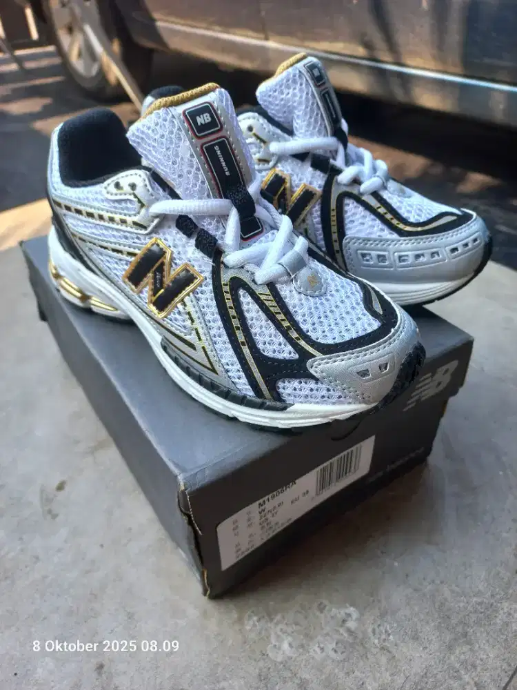 Sepatu Anak New Balance 1906 Gold Black