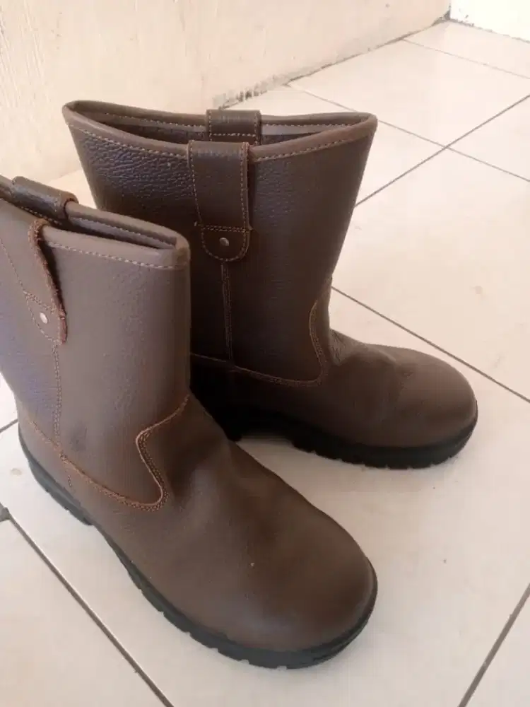 Dijual sepatu sefety baru merek krusher