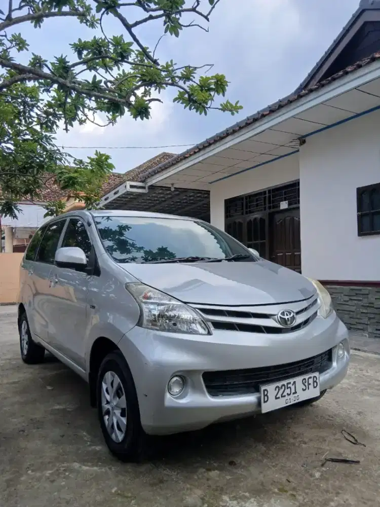 Jual mobil Avanza tipe E pajak on plat b mesin sehat AC dingin
