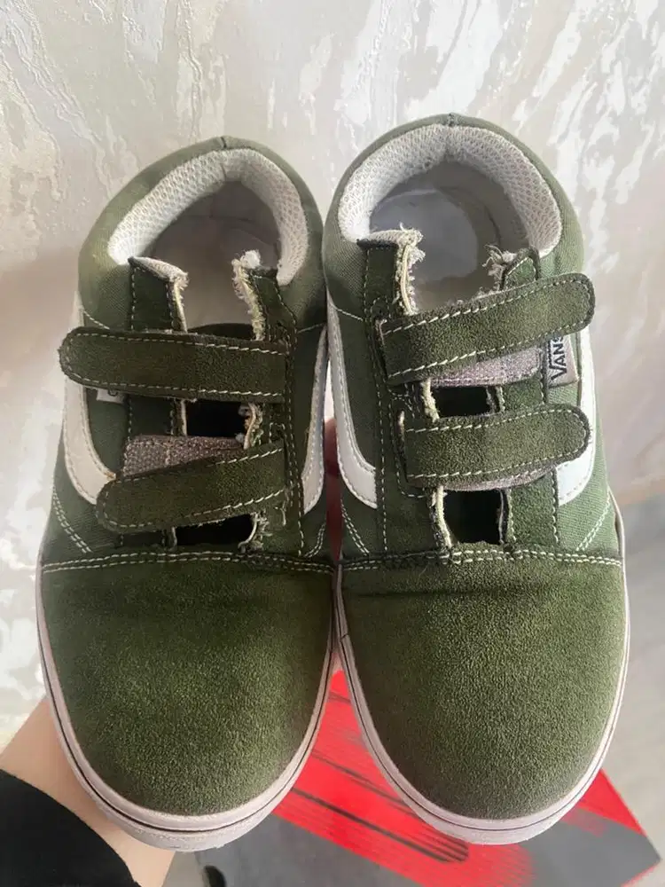 Sepatu Anak Laki-Laki dan Perempuan