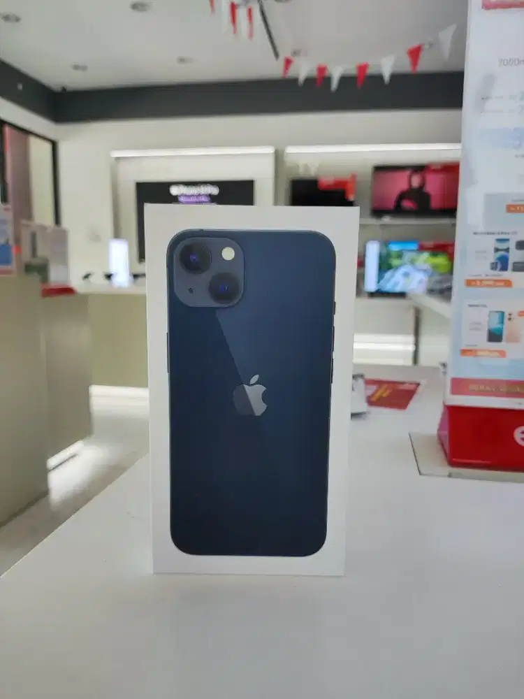 iPhone 13 Resmi – Super Retina XDR 6,1” • Dual Kamera • Garansi Resmi