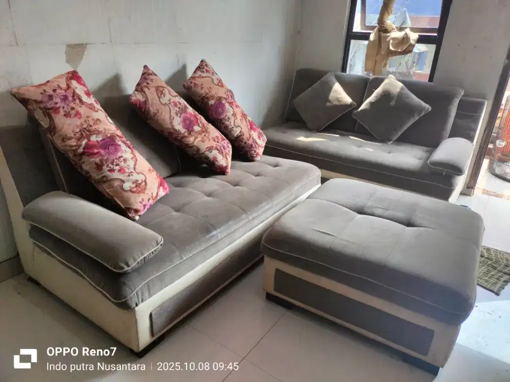 Lelang kursi milenium orie