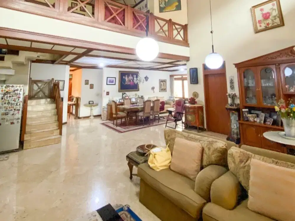 Rumah Pondok Indah cocok untuk usaha Klinik, Jakarta Selatan