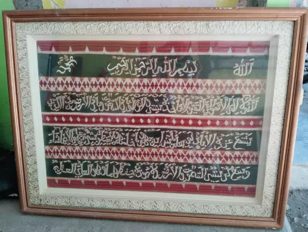 Kaligrafi kain ulos timbul. Pigora kaca