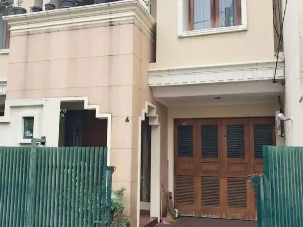 RUMAH MEGAH DI GUDANG PELURU KEBON BARU TEBET