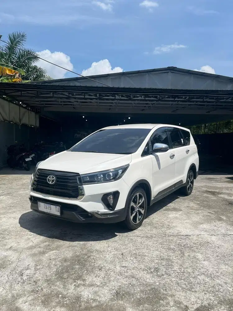 Innova Venturre 2.4 DieseL 2022 Automatic Km 41 Ribu full Set