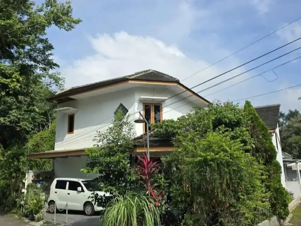 BU!!! JUAL CEPAT RUMAH 2 LANTAI DEKAT UII JAKAL