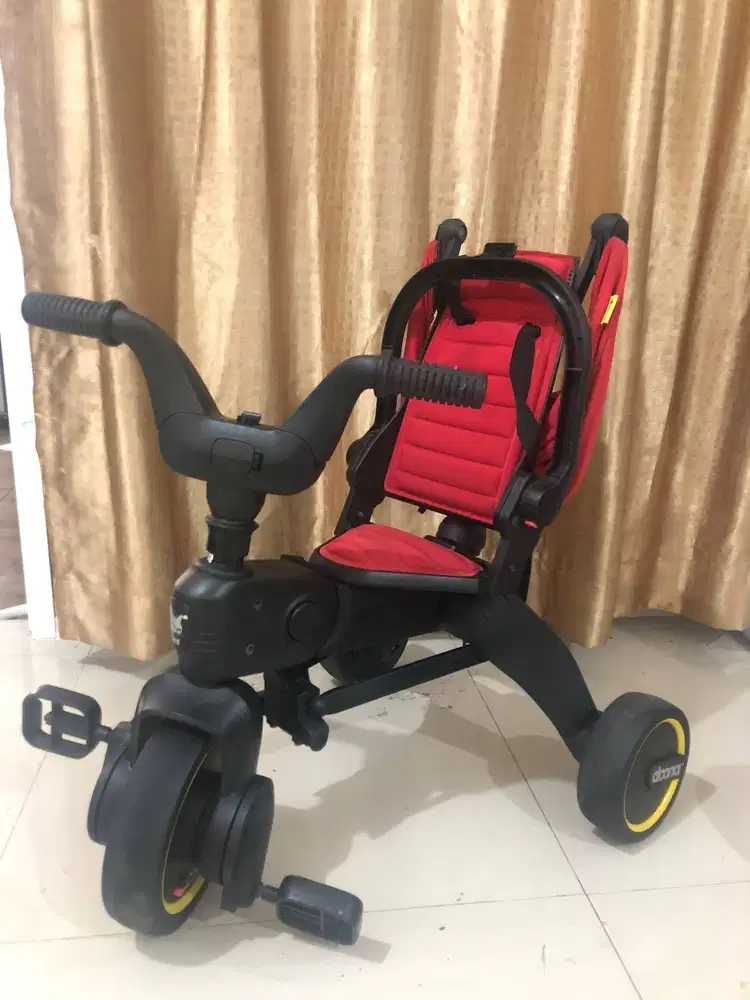 Doona Liki Trike S1 - Flame Red (Sepeda Anak Premium, Bisa Lipat.