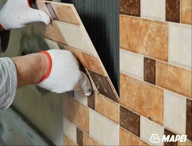 Tukang pasang keramik