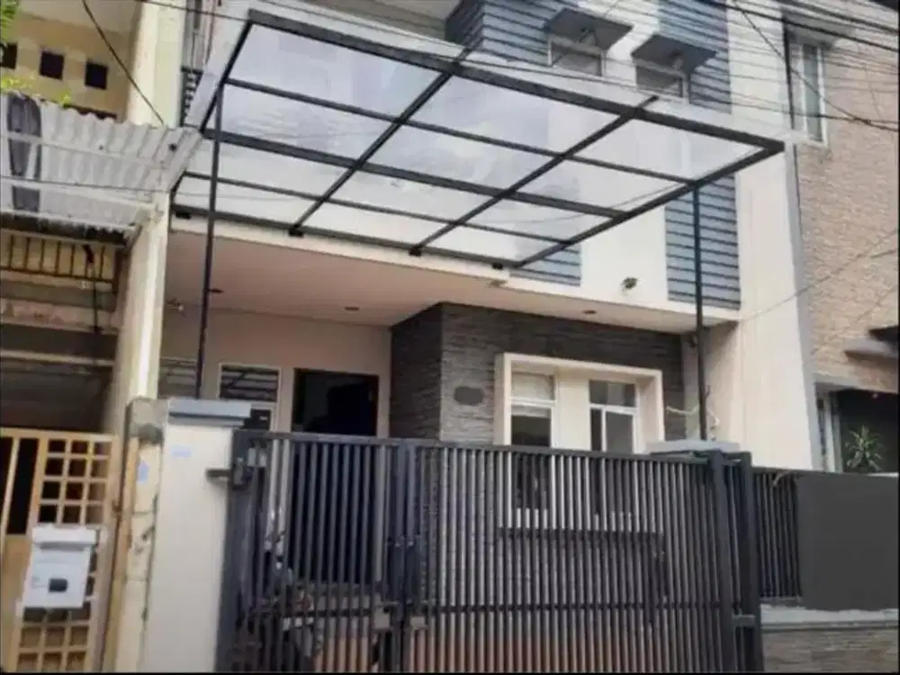 Rumah Tama Ratu 3 Lantai Siap Huni Langsung Jalan Raya