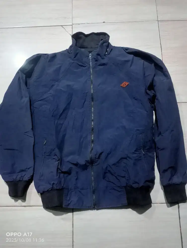 Jaket parasut, masih bagus