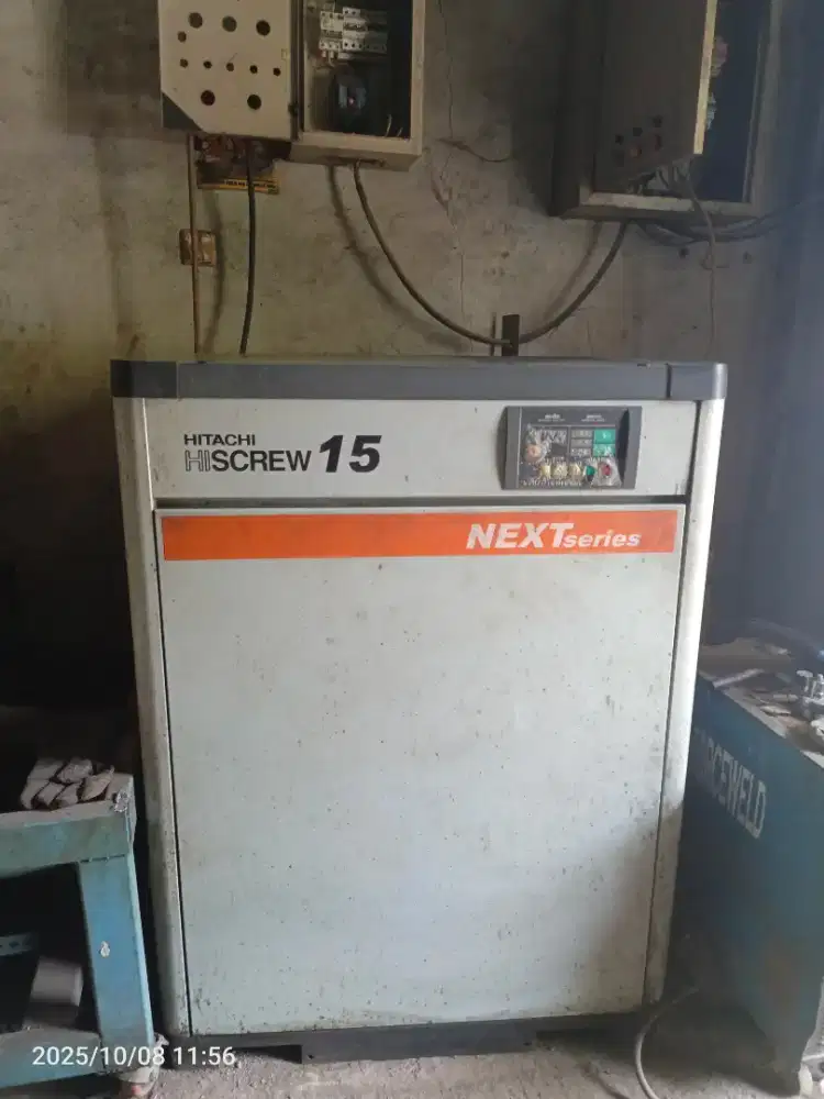 HITACHI SCREW COMPRESOR