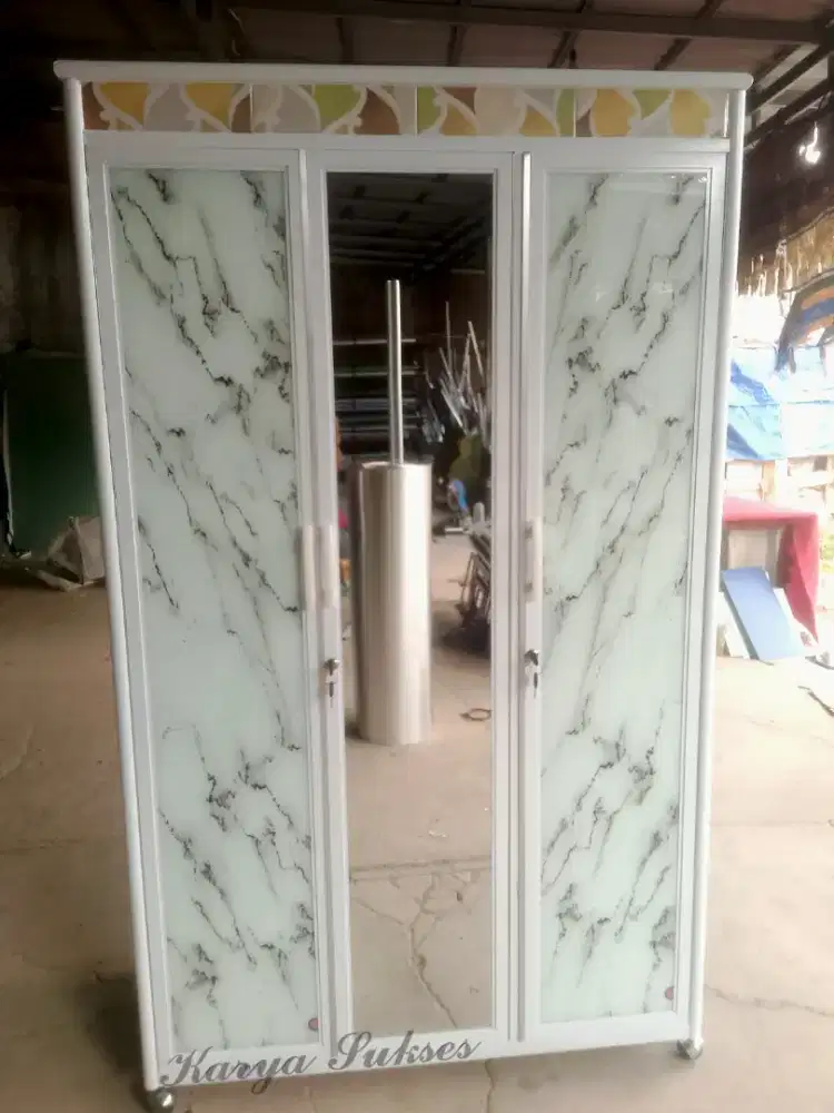 Lemari baju alumunium